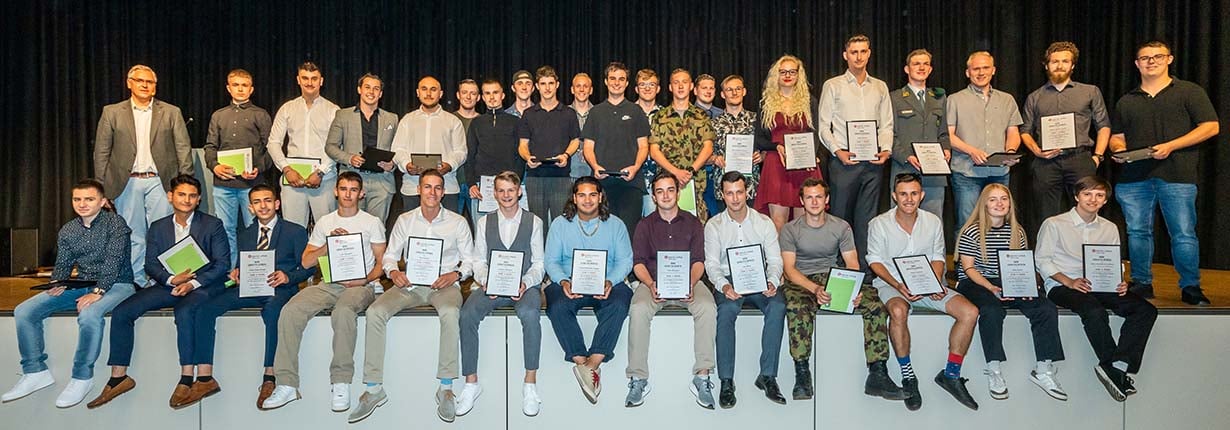 06-Gruppenbild-DSC08699-1230x430