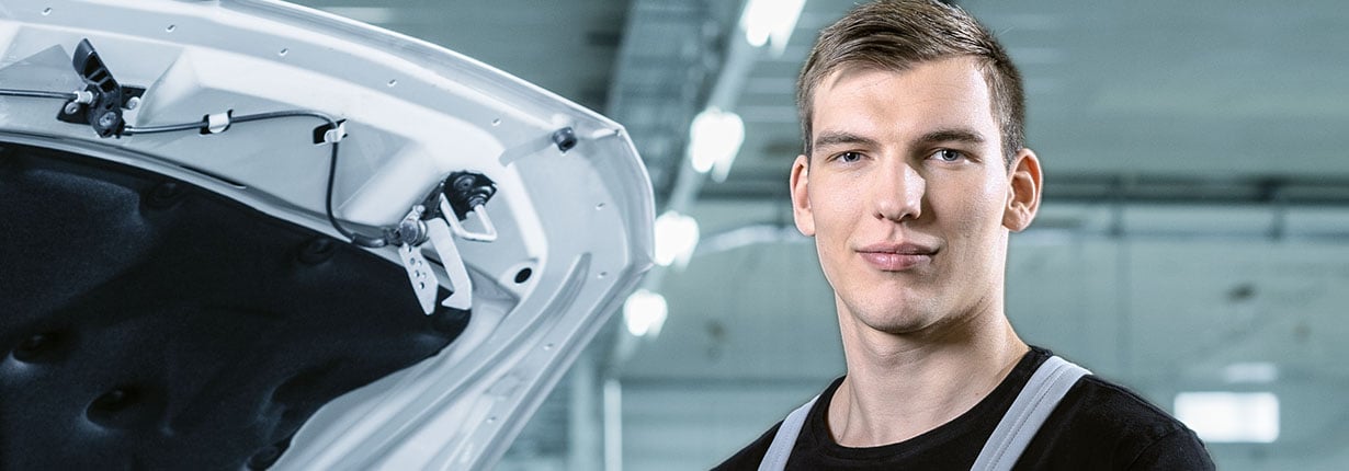 2017_Automobilmechatroniker_Peter_Fuchs-1230x430